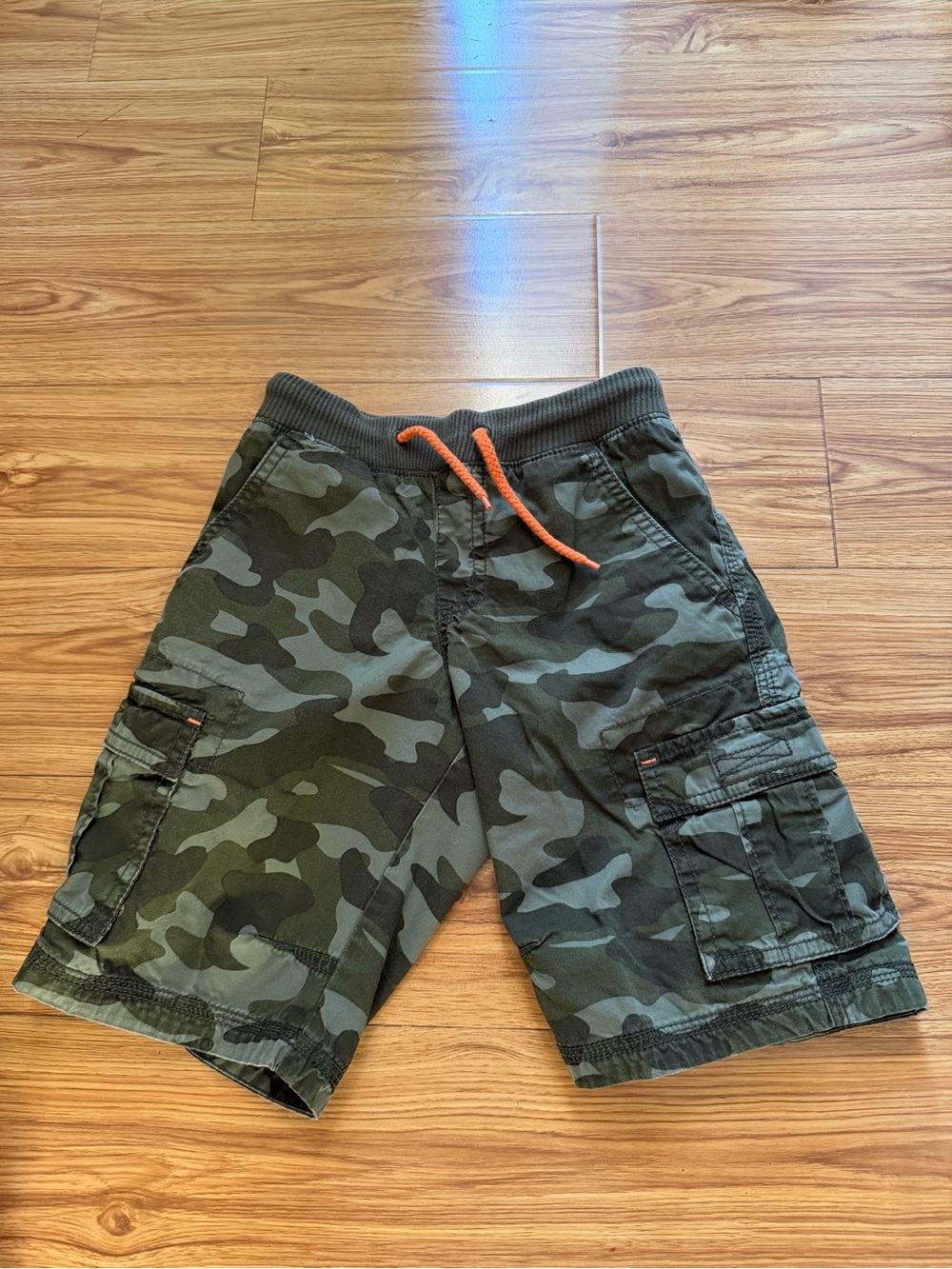 Preloved Boys Kids Camo Cargo Shorts with Orange Drawstring Camouflage XS (4/5)